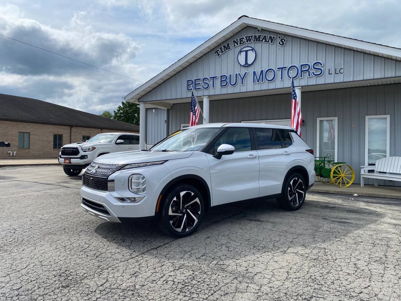 Used 2022 Mitsubishi Outlander SE AWD/4WD image 1