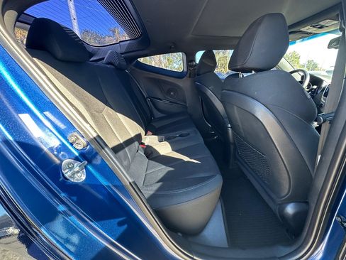 Used 2017 Hyundai Veloster Value Edition image 15
