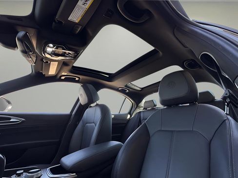 Used 2024 Alfa Romeo Giulia Ti image 20