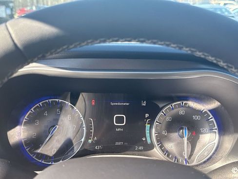 Used 2024 Chrysler Pacifica Touring-L FWD image 15