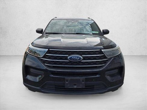 Used 2020 Ford Explorer XLT w/ Comfort Package AWD/4WD image 2