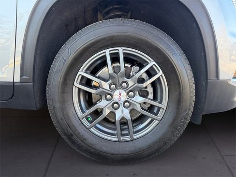 Used 2025 GMC Acadia Elevation image 9