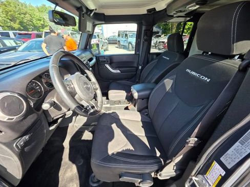 Used 2016 Jeep Wrangler Unlimited Rubicon w/ Connectivity Group AWD/4WD image 12