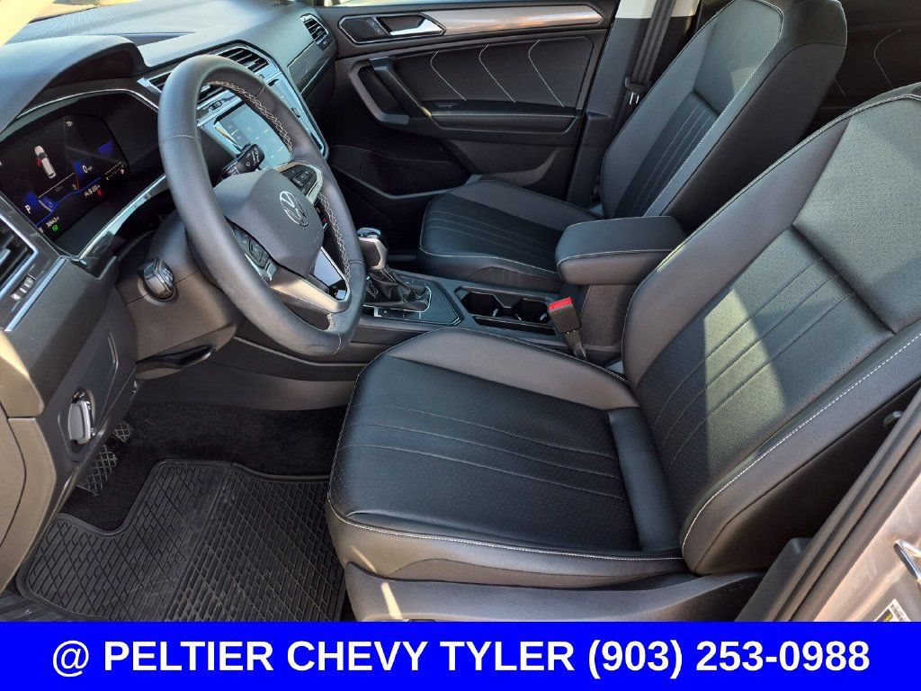 Used 2023 Volkswagen Tiguan SE w/ Panoramic Sunroof Package FWD image 31