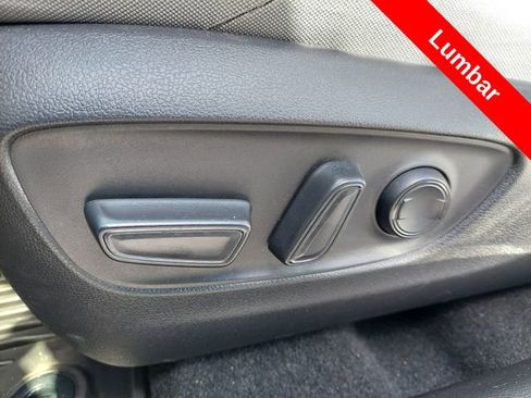Used 2022 Toyota Venza LE AWD/4WD image 14
