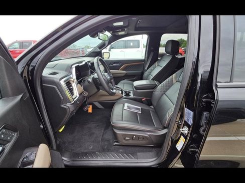 Used 2025 GMC Canyon Denali AWD/4WD image 2