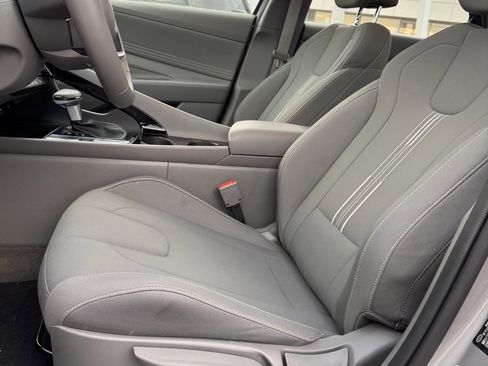 Used 2024 Hyundai Elantra SEL w/ Convenience Package image 9