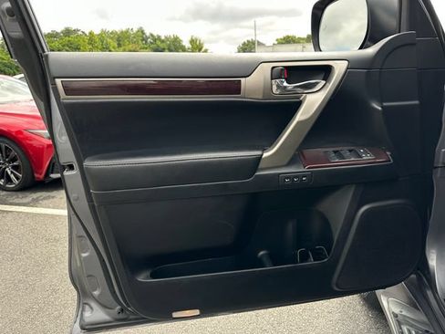 Used 2015 Lexus GX 460 w/ Premium Package AWD/4WD image 9