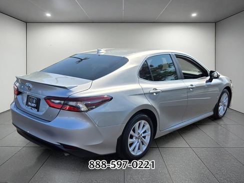 Used 2024 Toyota Camry LE FWD image 5