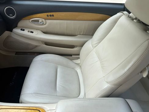 Used 2003 Lexus SC 430 Convertible RWD image 13