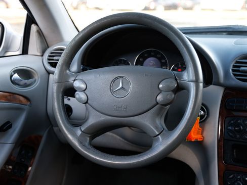 Used 2004 Mercedes-Benz CLK 320 Coupe image 27