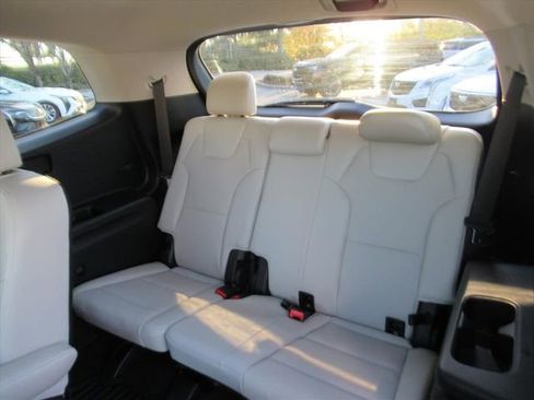 Used 2024 Kia Telluride S image 29