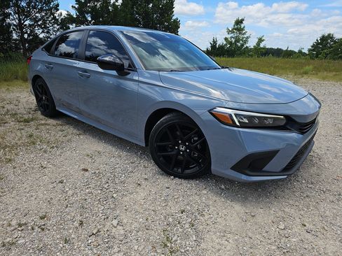 Used 2024 Honda Civic Sport image 2
