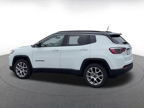 Used 2025 Jeep Compass Limited image 10