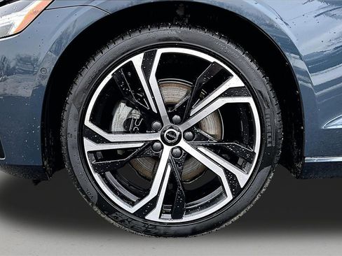 Certified 2024 Volvo S60 B5 Plus image 33