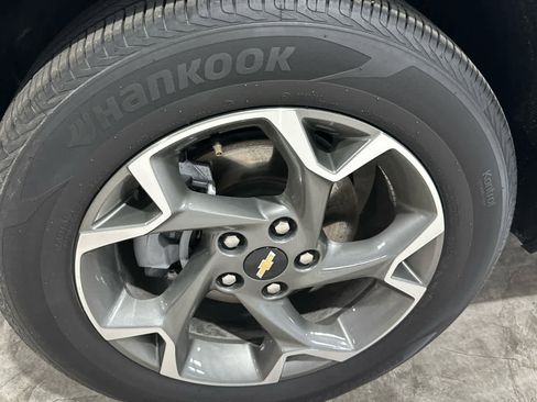 Used 2025 Chevrolet Trax LT w/ LT Convenience Package image 9