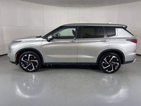 Used 2024 Mitsubishi Outlander SE image 5