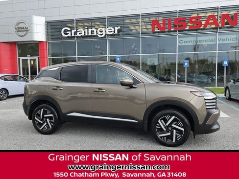 Used 2025 Nissan Kicks SV FWD image 1