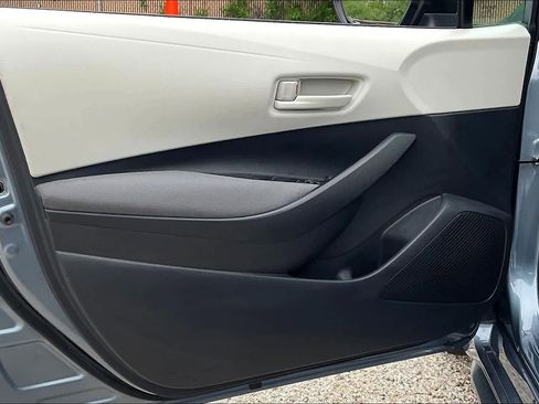 Used 2025 Toyota Corolla LE FWD image 21