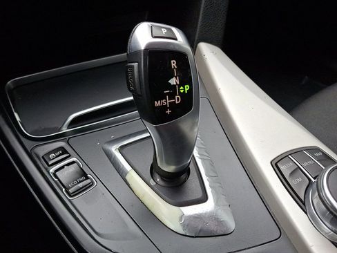 Used 2018 BMW 320i xDrive Sedan w/ Convenience Package image 15