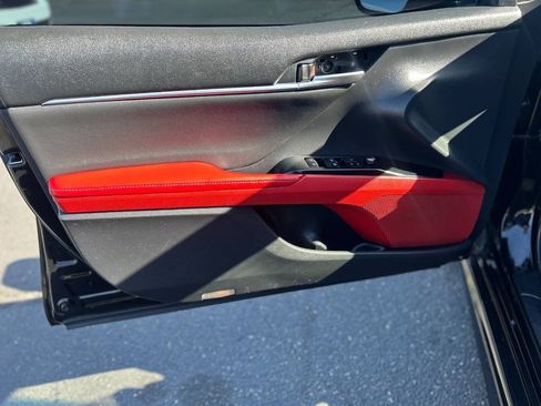 Used 2019 Toyota Camry XSE FWD image 9