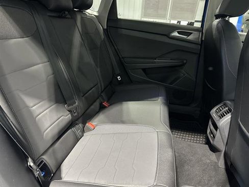 Certified 2025 Volkswagen Taos SE image 19