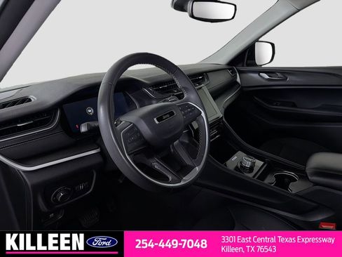 Used 2024 Jeep Grand Cherokee Laredo RWD image 10