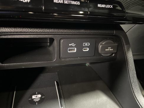 Used 2025 Honda Pilot TrailSport image 37