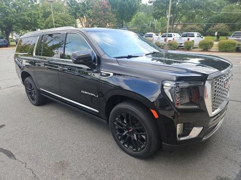 Used 2023 GMC Yukon XL Denali w/ LPO, Floor Liner Package AWD/4WD image 3