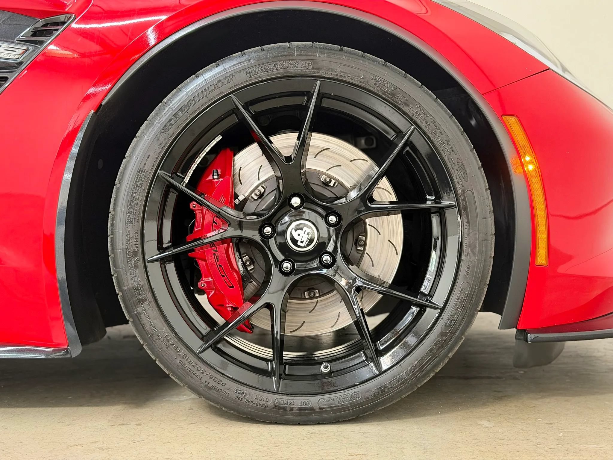 Used 2015 Chevrolet Corvette Z06 w/ 3LZ Preferred Equipment Group RWD image 6