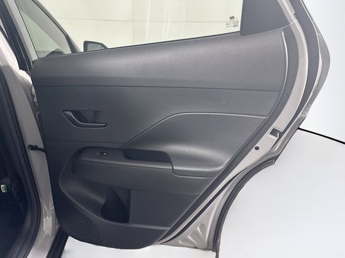 Used 2025 Hyundai Kona SE image 30