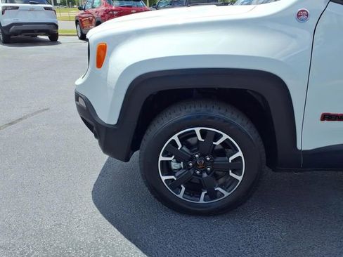 Used 2023 Jeep Renegade Trailhawk image 6