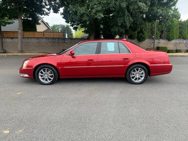 Used 2010 Cadillac DTS Luxury FWD image 2