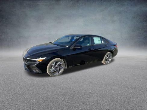 Used 2025 Hyundai Elantra SEL image 10