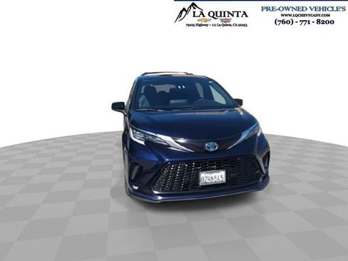 Used 2022 Toyota Sienna XSE w/ XSE Plus Package image 3