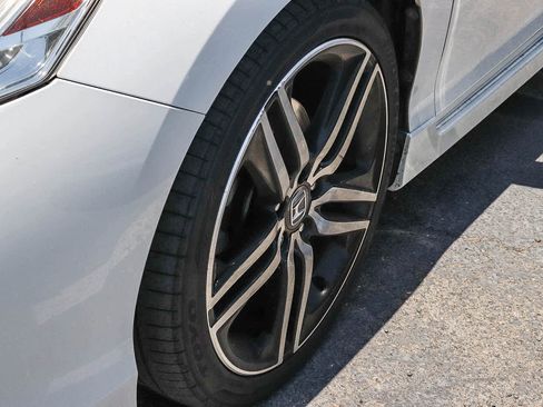 Used 2016 Honda Accord Touring image 6