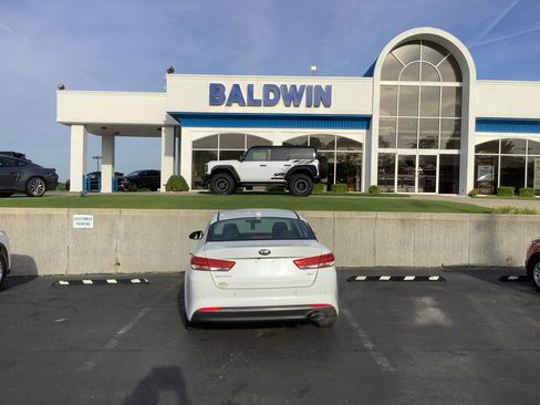 Used 2018 Kia Optima EX FWD image 6