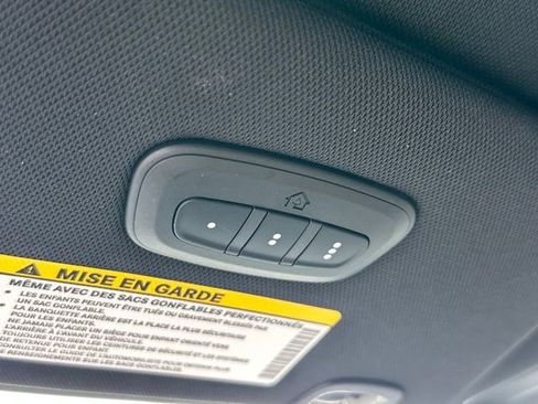 Used 2026 Chrysler Pacifica Select image 23