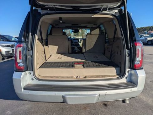Used 2017 GMC Yukon SLT w/ Premium Edition image 32