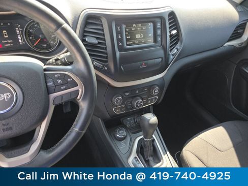 Used 2015 Jeep Cherokee Latitude w/ Comfort/Convenience Group AWD/4WD image 27