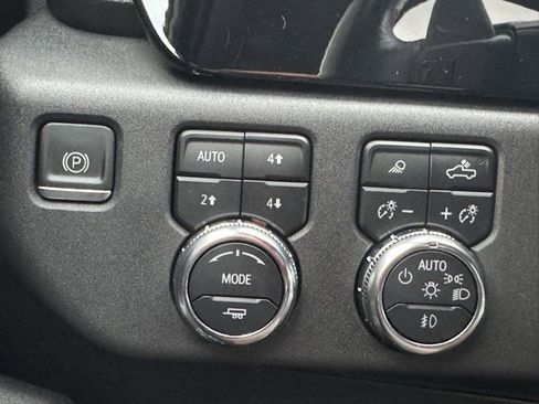 Used 2022 GMC Sierra 1500 SLT w/ SLT Premium Plus Package image 41