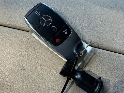 Used 2021 Mercedes-Benz GLC 300 4MATIC image 15