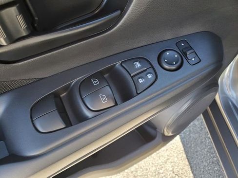 Certified 2025 Nissan Kicks Play S image 17