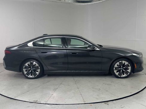 Certified 2026 BMW i5 eDrive40 AWD/4WD image 9