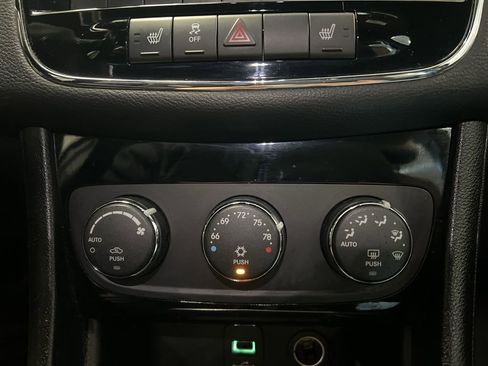 Used 2014 Chrysler 200 Limited w/ 200 S V6 Premium Group image 20