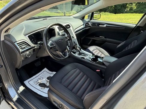 Used 2014 Ford Fusion SE w/ Equipment Group 201A FWD image 10
