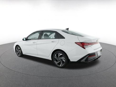 Used 2025 Hyundai Elantra SEL FWD image 7