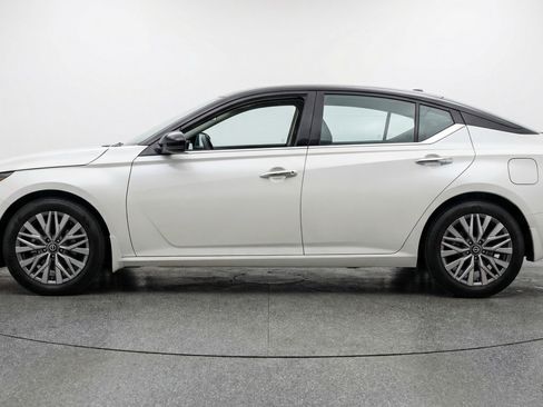 Used 2025 Nissan Altima 2.5 SV image 5