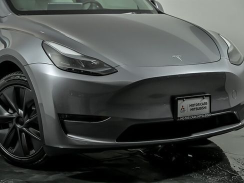Used 2025 Tesla Model Y Long Range AWD/4WD image 2