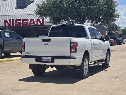 Used 2020 Nissan Titan SL w/ Moonroof Package image 4